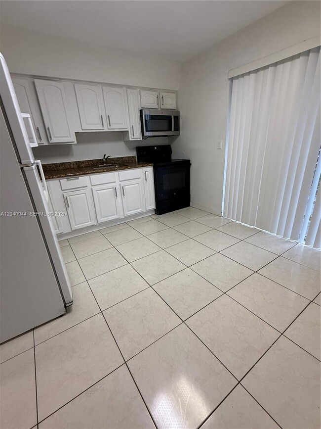 Photo - 300 SW 9th Ave Unit A