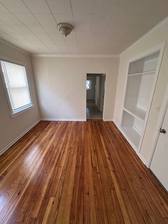 Photo - Bond St. 332-334 Unit 334 2nd fl left