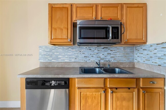 Photo - 3550 Blue Lake Dr Unidad 502