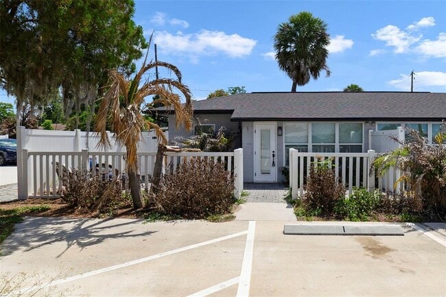 Building Photo - 4521 Edgewater Dr
