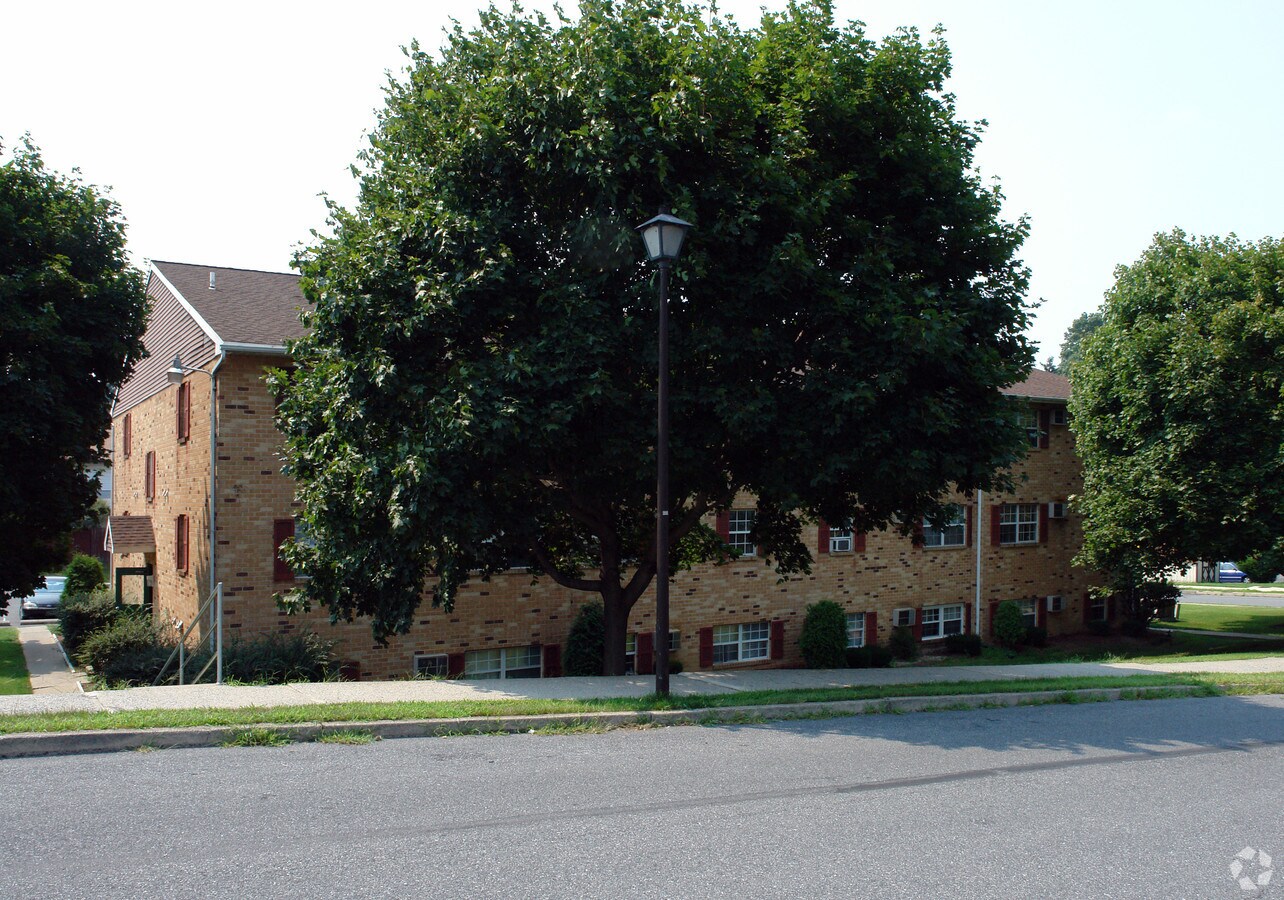 Photo - Armour Court Apartments