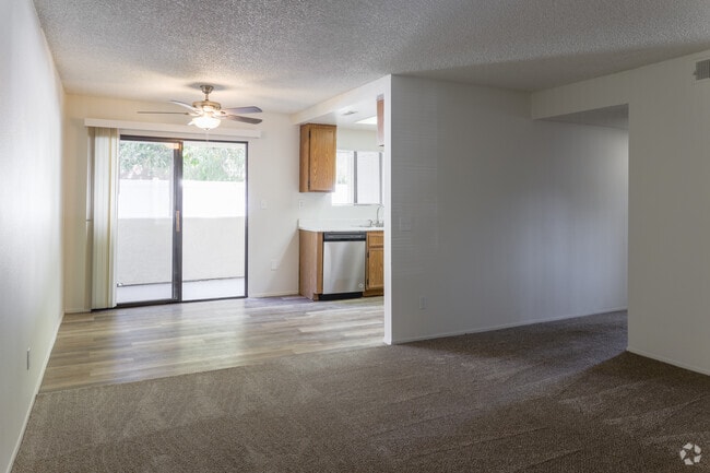 2BR, 2BA - 900 SF