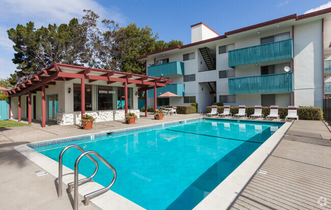 Building Photo - Del Coronado Apartments