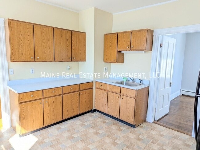 Building Photo - 22 E Summer St Rental