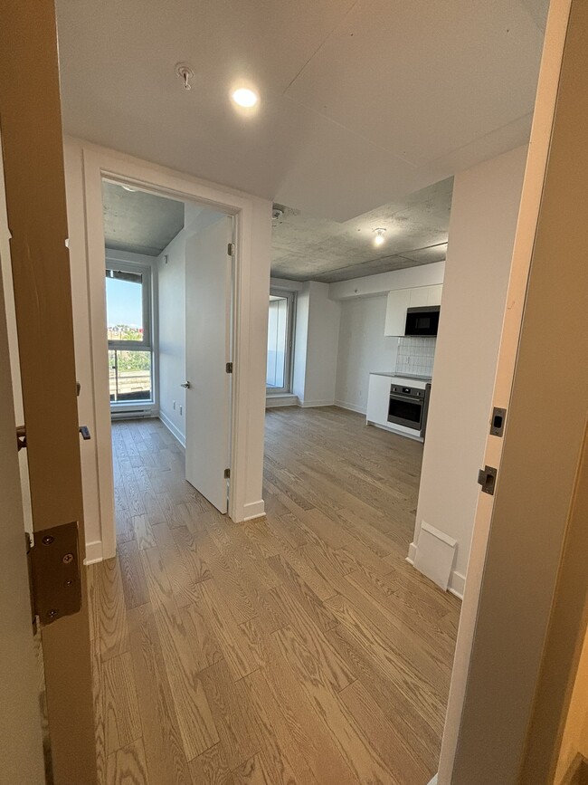 Building Photo - 100 Rue Murray Unit 713