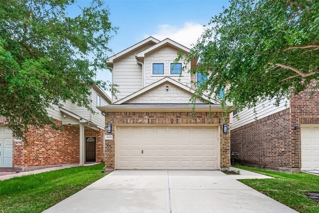 Building Photo - 6639 Sharpstone Creek Ln