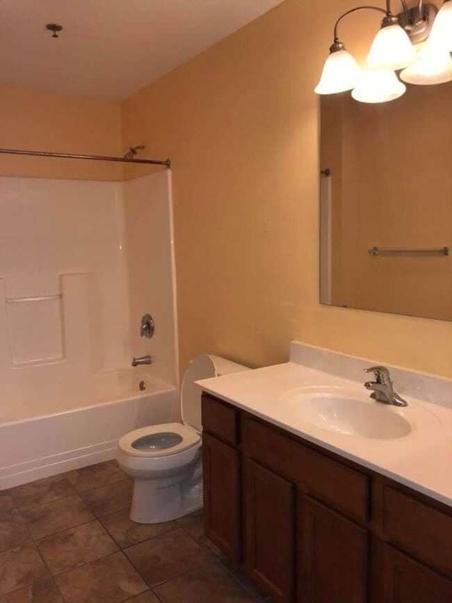 Photo - 3 Bedroom 2 Bathroom Garden Apartment Blocks From Penn West Unit #2