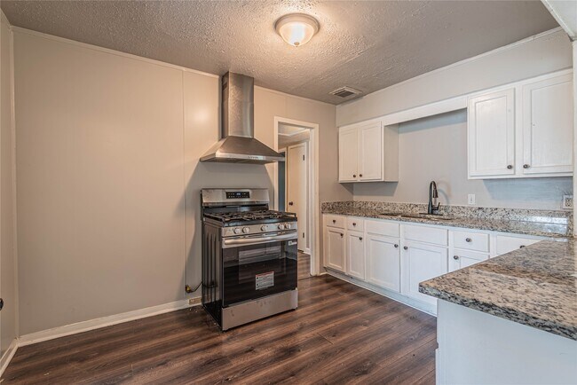 Photo - 5818 Glenhurst Dr