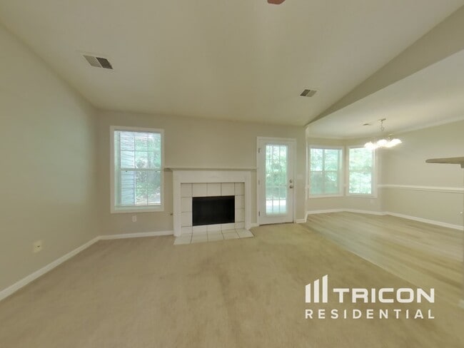 Photo - 10162 Commons Way