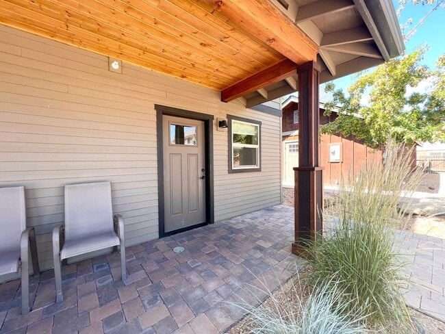 Photo - CHECK OUT THIS COZY STUDIO APARTMENT NEAR DOWNTOWN SISTERS! Unit B