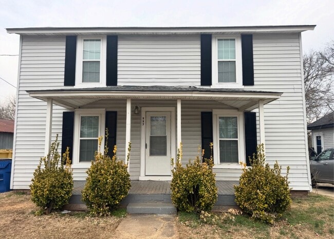 Photo - 227 Lewis St