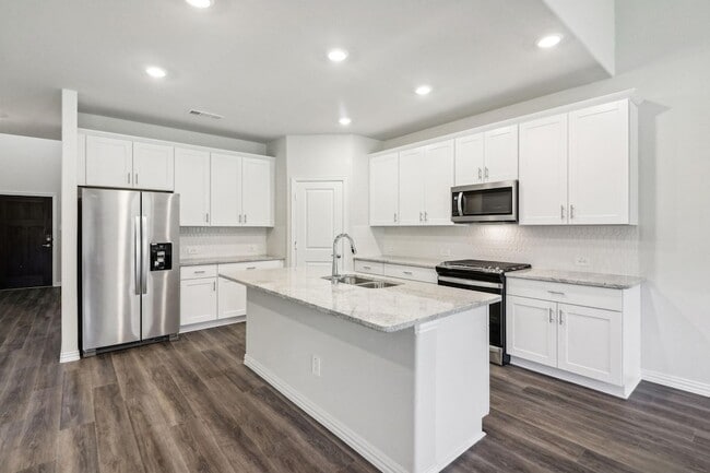 Photo - 701 Easthill Dr House