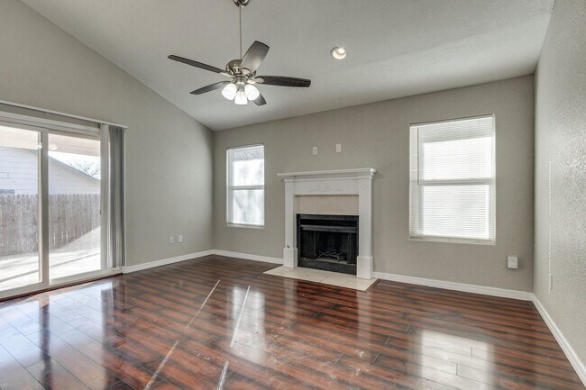 Photo - Three bed/two bath home near Kilpatrick turnpike