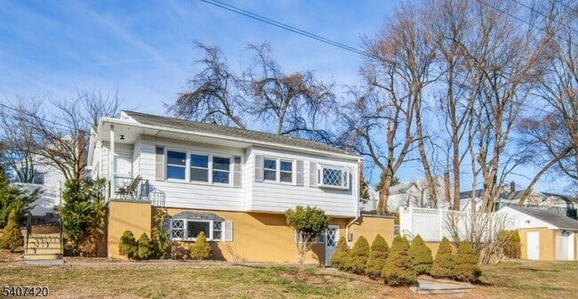 Building Photo - 301 Riverview Rd