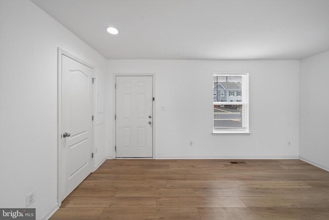 Building Photo - 18 Needle Ct