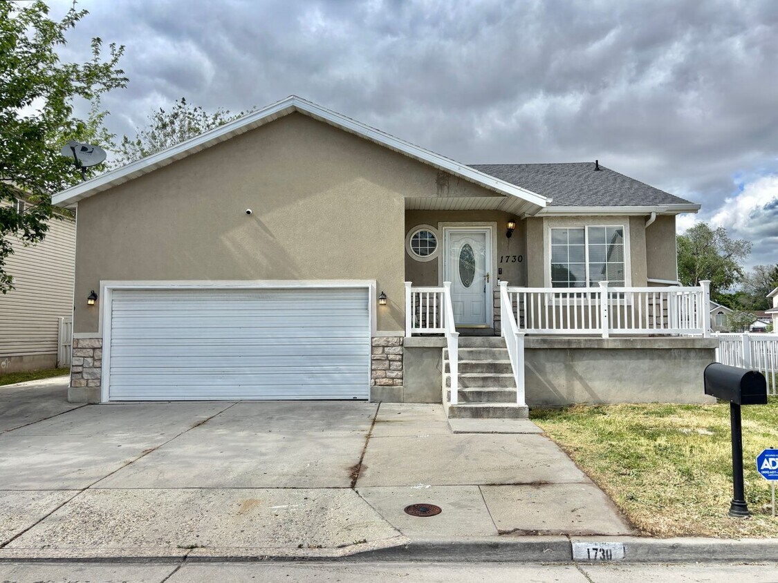 Bright & Spacious Rambler in Rose Park! - Bright & Spacious Rambler in Rose Park!
