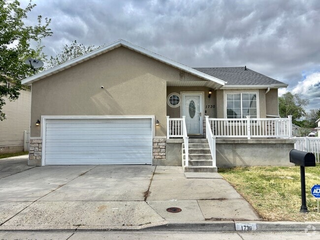 Building Photo - Bright & Spacious Rambler in Rose Park! Rental