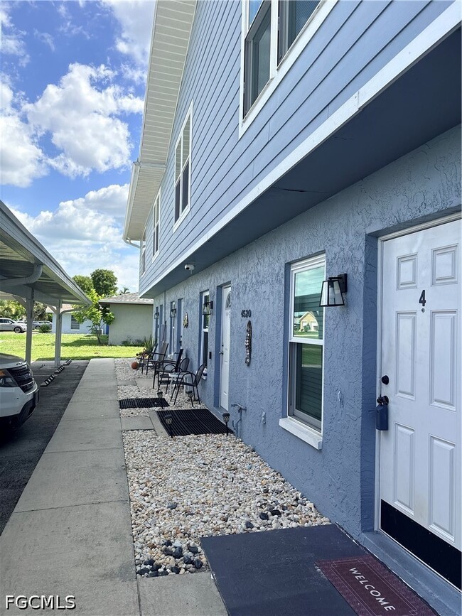 Photo - 4520 SW 8th Pl