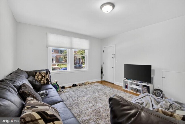 Building Photo - 4009 8th St NE Unit 2