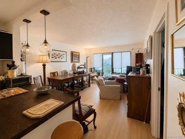 Building Photo - 25-40-40 Shore Blvd Unit 14T