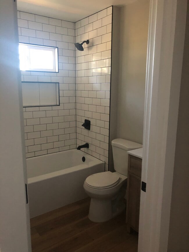 Photo - 2246 Maple St