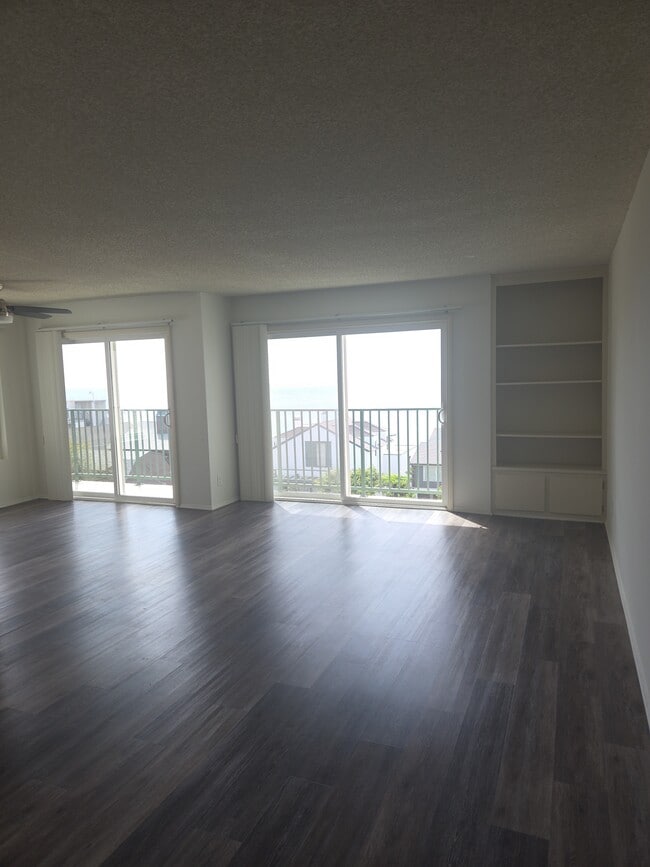 Photo - Marina Tower