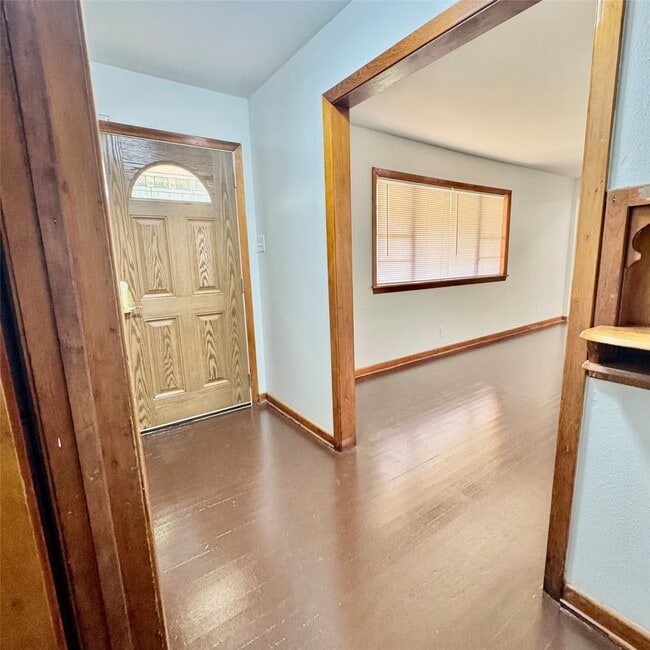 Photo - 1701 Gillette St