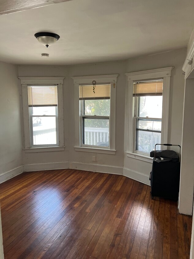 Photo - 491 Pequonnock St (Bridgeport, CT)
