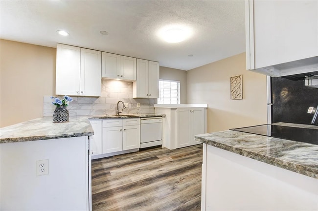 Photo - 2101 Fountain View Dr Unidad B