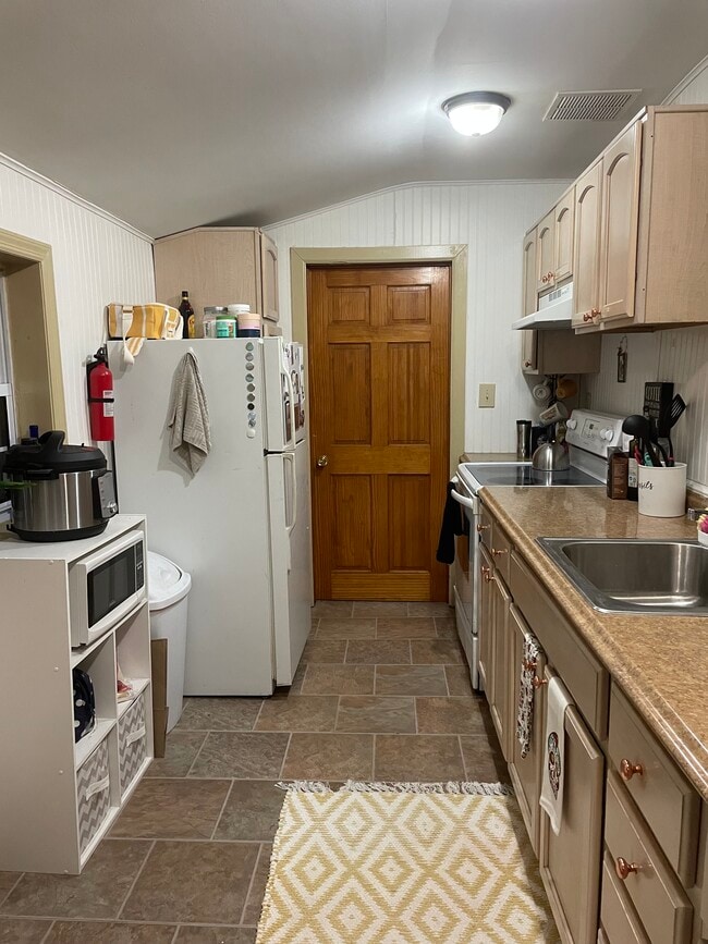 Photo - 506 N McKean St Unit 2 bedroom