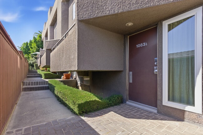 Photo - 1083 1/2 W Kensington Rd Unit 1083 1/2 W. Kensington Rd