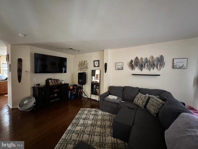 Photo - 105 Galway Ln