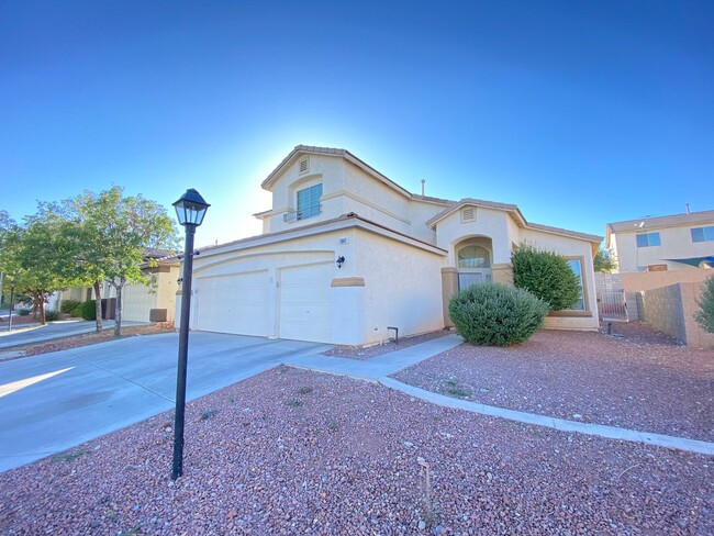 *BEAUTIFUL 3 CAR GARAGE HOME IN THE NORTH ... - *BEAUTIFUL 3 CAR GARAGE HOME IN THE NORTH ...