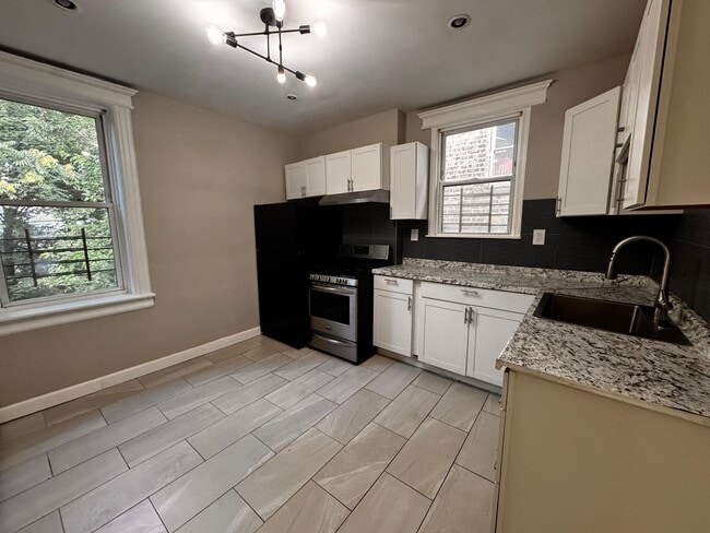 Building Photo - 220 Bidwell Ave Unit 2