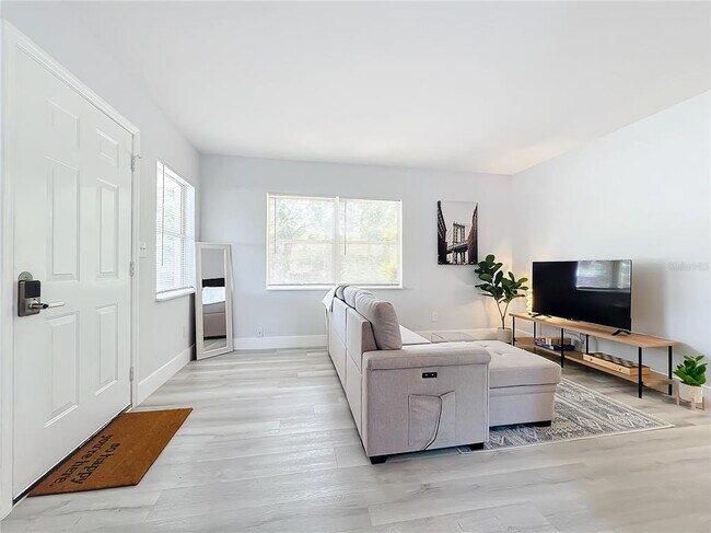 Photo - 3025 Long St