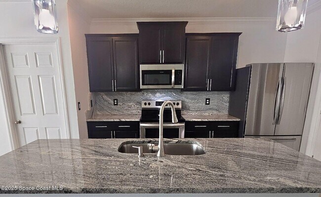 Photo - 965 Newton Cir