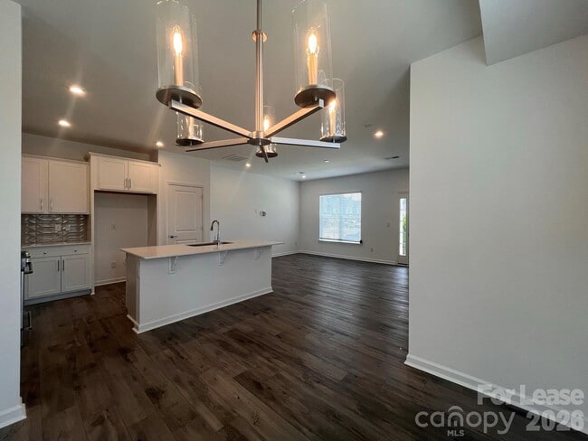 Photo - 16305 Leading St