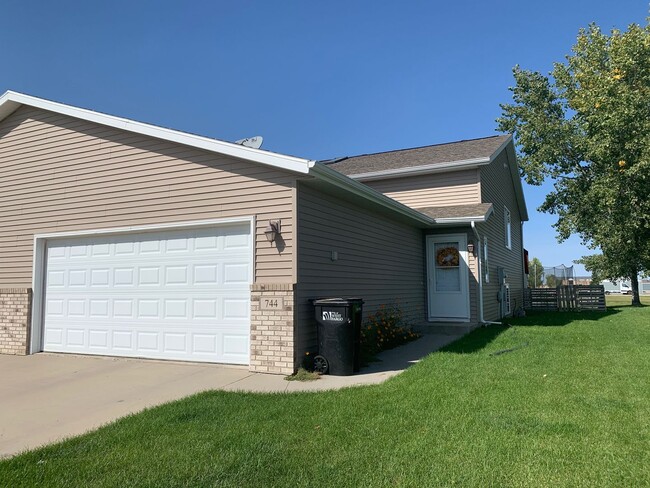 Photo - 3 Bed, 2 Bath Townhome