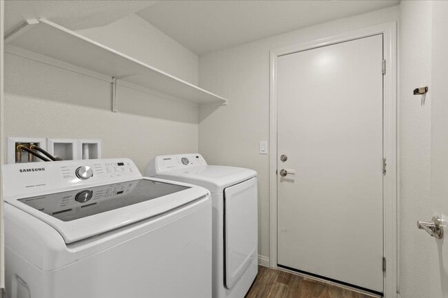 Photo - Spacious 3 Bd, 2Bath Open Concept Townhous...