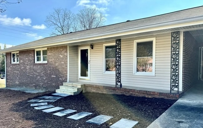 Building Photo - 3052 Robinson Rd NE