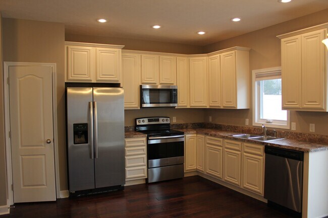 Photo - Townhouse for Rent in Cedar Point