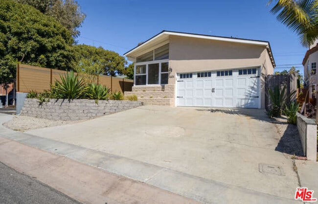 Photo - 1604 Oak Ave