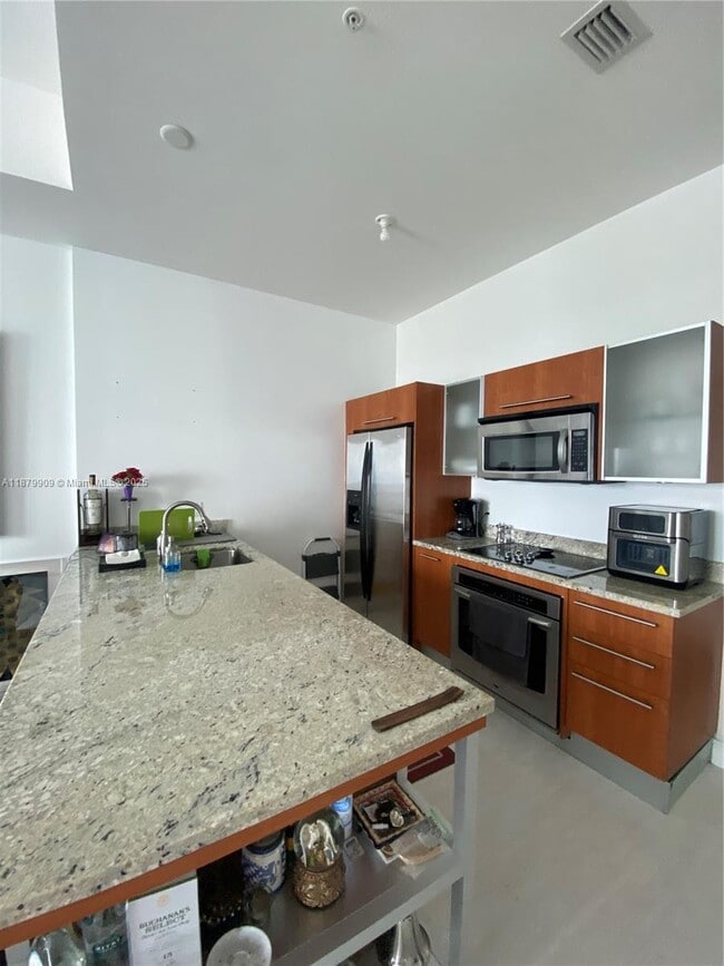 Building Photo - 185 SW 7th St Unit 4405 Rental