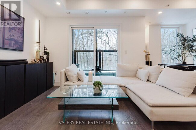 Photo - 3492 Widdicombe Way