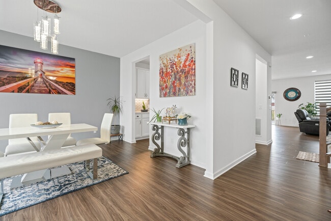 Photo - 657 Aster Rd