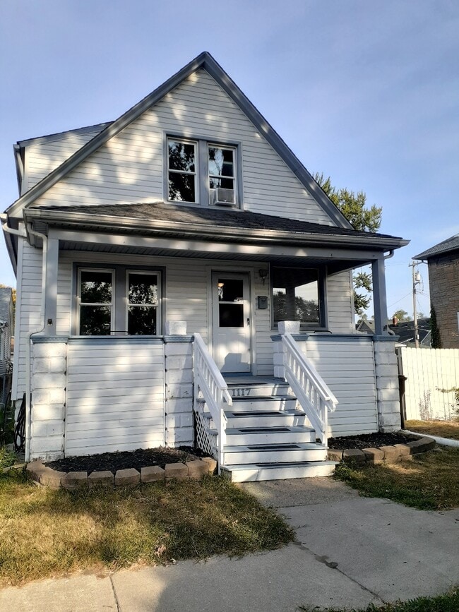 Building Photo - 1117 3rd St Rental