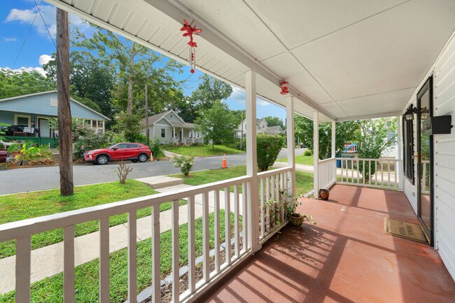 Photo - 804 Gerard St