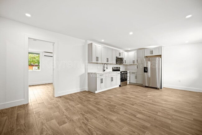 Building Photo - 10990 NW 18th Ave Unit 2