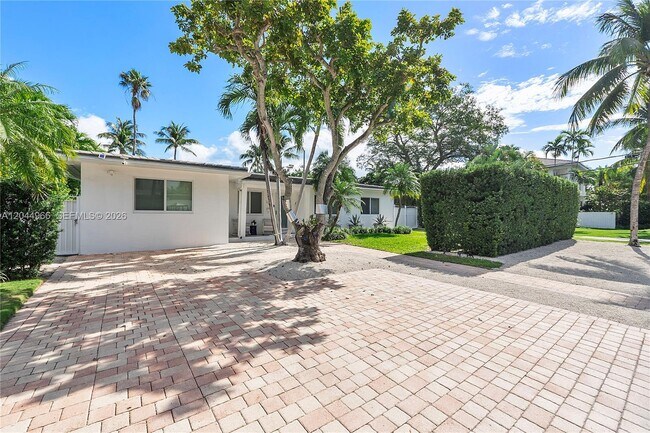 Photo - 301 Hampton Ln