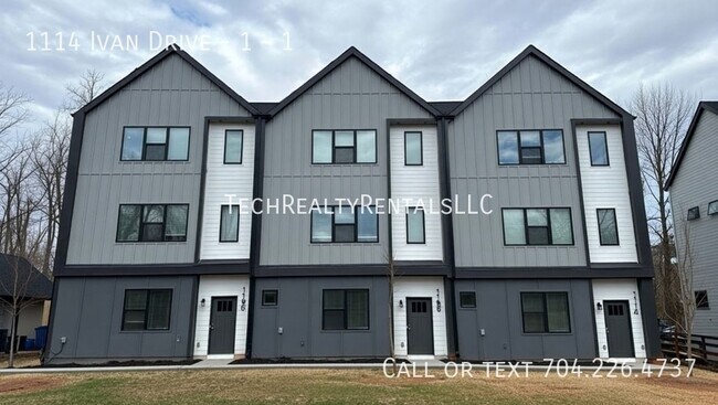 Building Photo - 1114 Ivan Dr